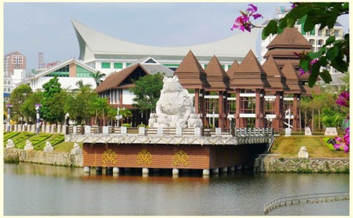 二连浩特市夏天去哪旅游最合适，二连浩特周边